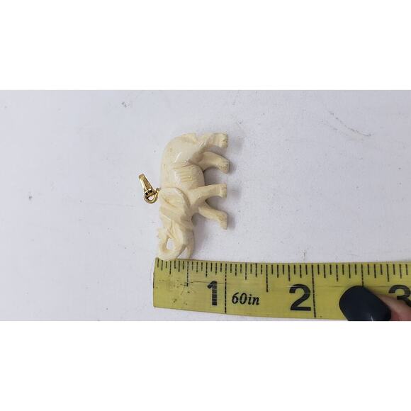 Vintage Hand Carved Elephant Pendant Wood or Lucite 3D Animal Jewelry - Picture 6 of 9